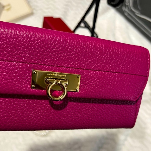 Salvatore Ferragamo long Bi-fold Wallet - Picture 6 of 16